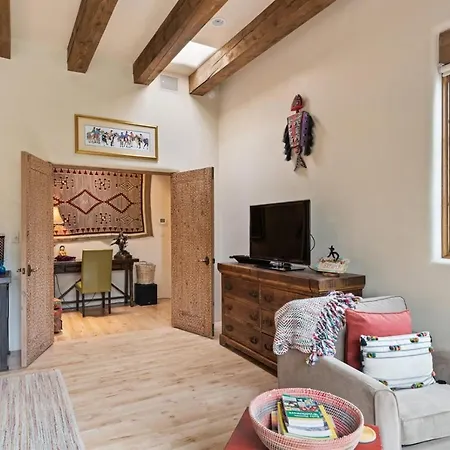 3 Bedroom - 5 Min. Walk To Canyon Rd. - Adobe Dream Holiday home *