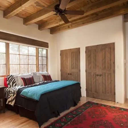 3 Bedroom - 5 Min. Walk To Canyon Rd. - Adobe Dream Holiday home
