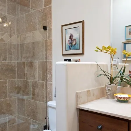 3 Bedroom - 5 Min. Walk To Canyon Rd. - Adobe Dream *