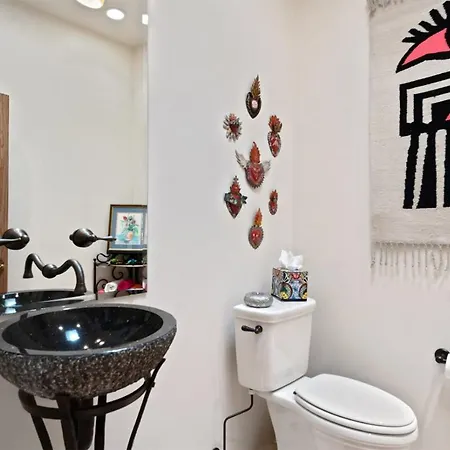 Holiday home 3 Bedroom - 5 Min. Walk To Canyon Rd. - Adobe Dream