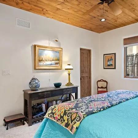 3 Bedroom - 5 Min. Walk To Canyon Rd. - Adobe Dream Holiday home