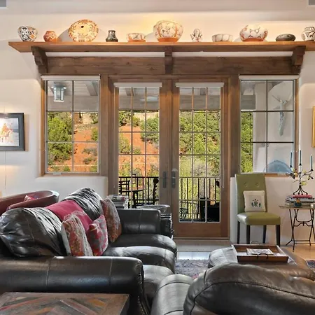 3 Bedroom - 5 Min. Walk To Canyon Rd. - Adobe Dream