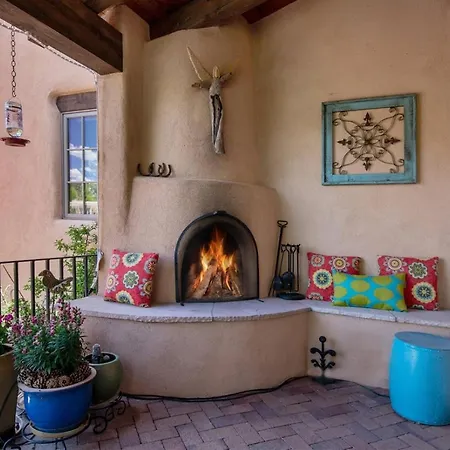 3 Bedroom - 5 Min. Walk To Canyon Rd. - Adobe Dream Holiday home *